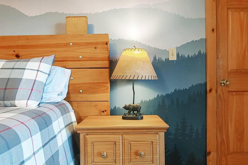 Four Private Suites - Hot Tub - Arcade - Fast Wi-Fi - One Minute To Parkway Fun Pigeon Forge Exterior photo