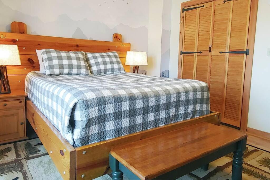 Four Private Suites - Hot Tub - Arcade - Fast Wi-Fi - One Minute To Parkway Fun Pigeon Forge Exterior photo