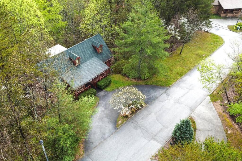 Four Private Suites - Hot Tub - Arcade - Fast Wi-Fi - One Minute To Parkway Fun Pigeon Forge Exterior photo